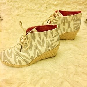 TOMS Canvas Ikat Wedges Lace Up Ankle Boots